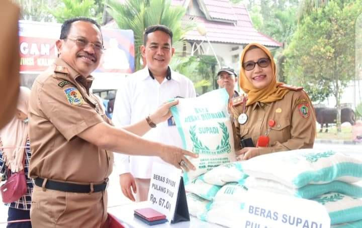 UPDATE : PERKEMBANGAN HARGA 14 (EMPAT BELAS) KOMODITAS BAHAN PANGAN DI KOTA PALANGKA RAYA, SAMPIT DAN RATA-RATA KALTENG PERIODE TANGGAL 17 NOVEMBER TAHUN 2023