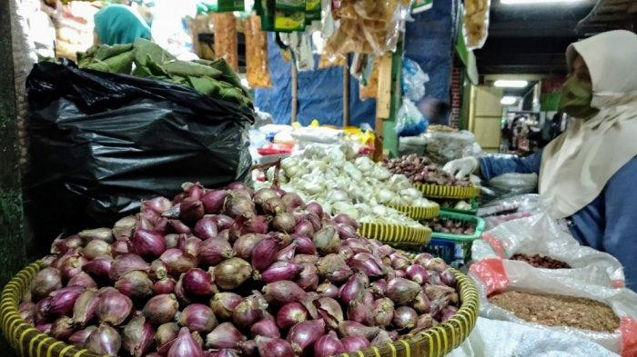 Perkembangan harga empat belas (14) komoditas bahan pangan di Kota Palangka Raya, Sampit dan rata-rata Kalteng periode tanggal 10 Desember 2023.